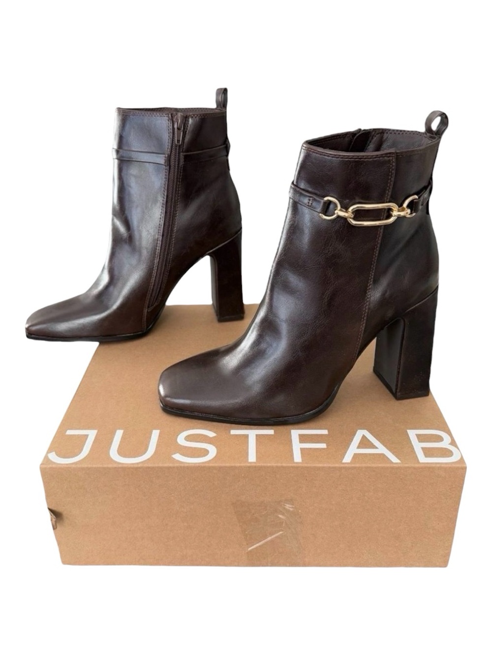 NIB JustFab Verena Cacao Brown Block Heel Ankle Boots Gold Chain 9.5⁠